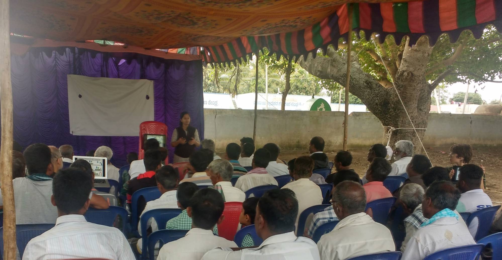 Deepti U., PhD student at IISc, presenting ATCHA outcomes to farmers in the premises of Puttanapura primary school